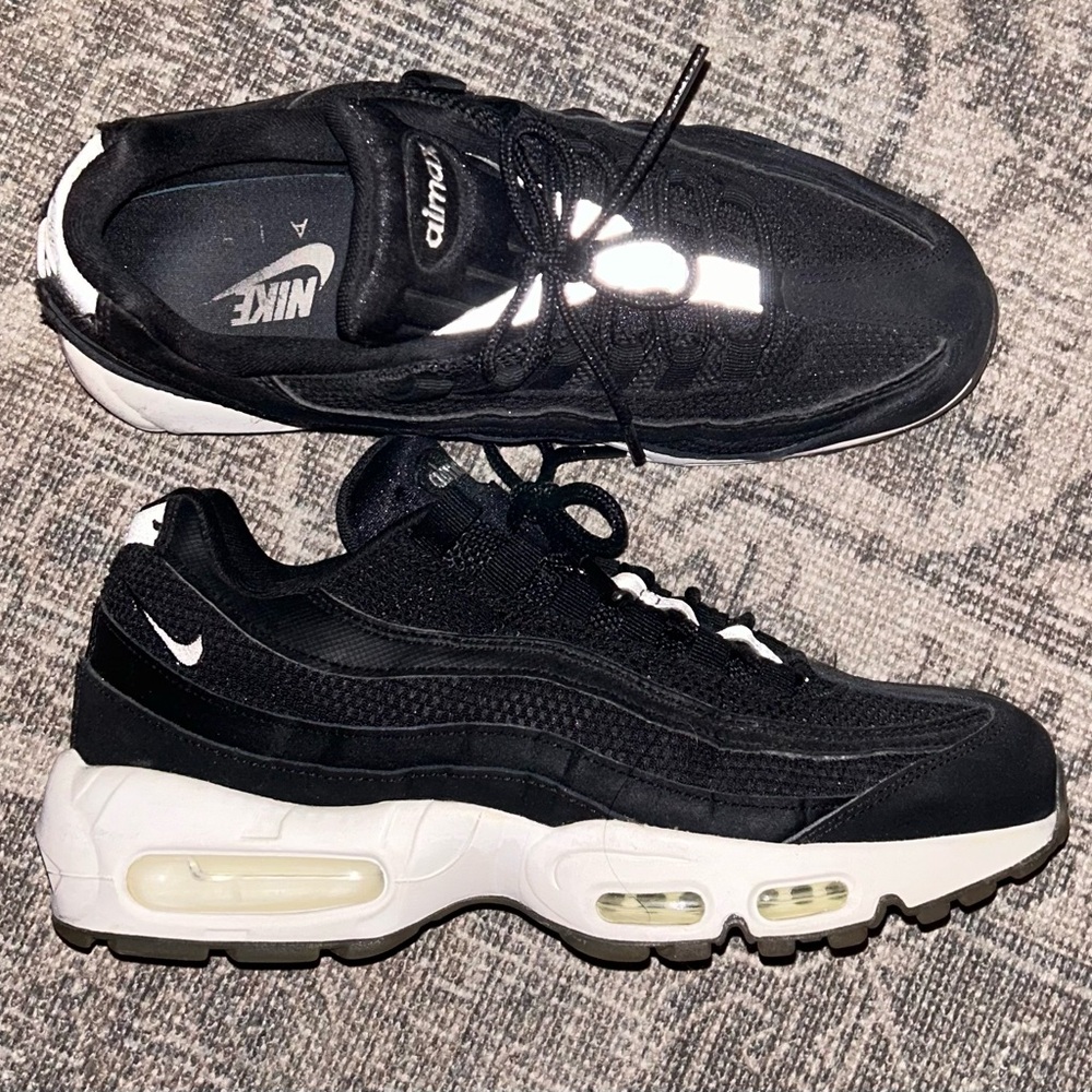 NIKE AIR MAX 95 SIZE 8.5 M